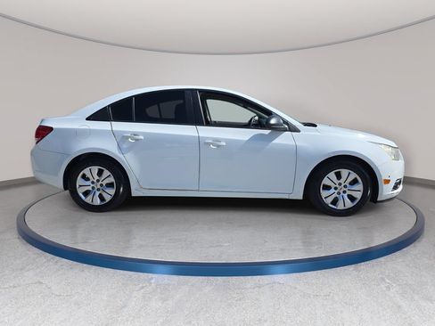 Used 2014 Chevrolet Cruze LS FWD image 5