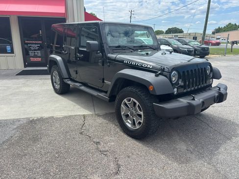 Used 2015 Jeep Wrangler Unlimited Rubicon w/ Connectivity Group AWD/4WD image 5