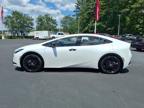 Used 2026 Toyota Prius FWD image 3