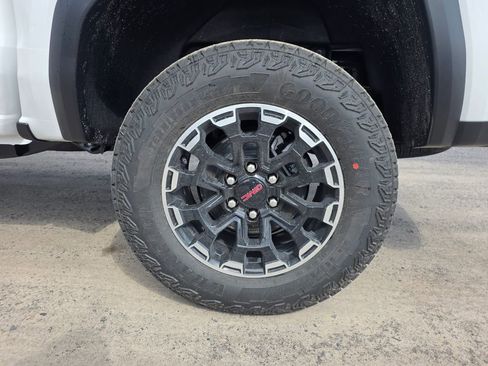 New 2026 GMC Canyon AT4 AWD/4WD image 40
