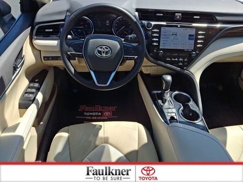 Certified 2019 Toyota Camry XLE FWD image 11