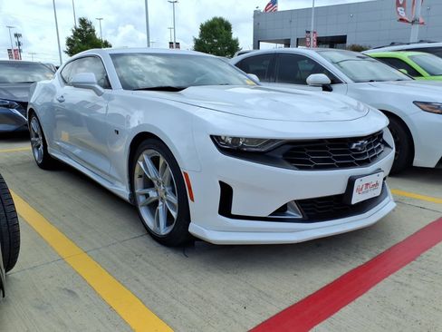 Used 2022 Chevrolet Camaro LT w/ LPO, Ground Effects Package RWD image 3