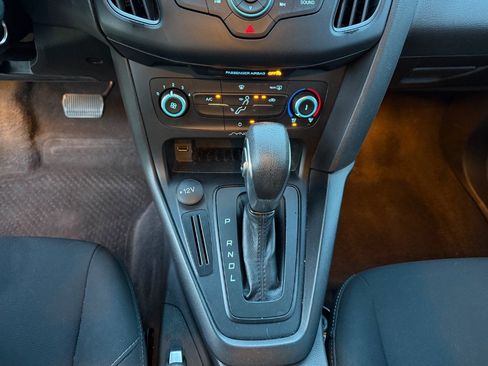 Used 2018 Ford Focus SE FWD image 14