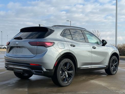 Certified 2025 Buick Envision Sport Touring image 8