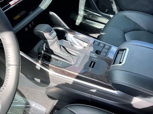 New 2026 Toyota Highlander Platinum AWD/4WD image 7