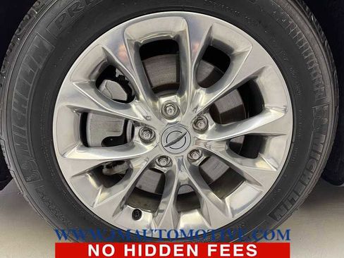 Used 2021 Chrysler Pacifica Touring-L AWD/4WD image 9
