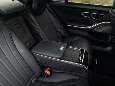 Used 2022 Mercedes-Benz S 500 4MATIC w/ AMG Line Package image 37