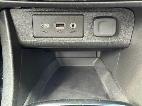 Used 2022 Buick Encore GX Select w/ Sport Touring Package FWD image 27