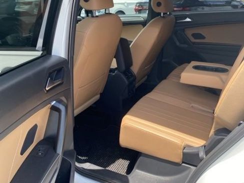 Used 2022 Volkswagen Tiguan SE R-Line FWD image 8