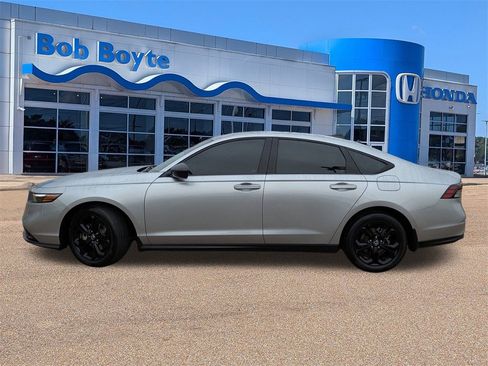 Certified 2025 Honda Accord SE image 2