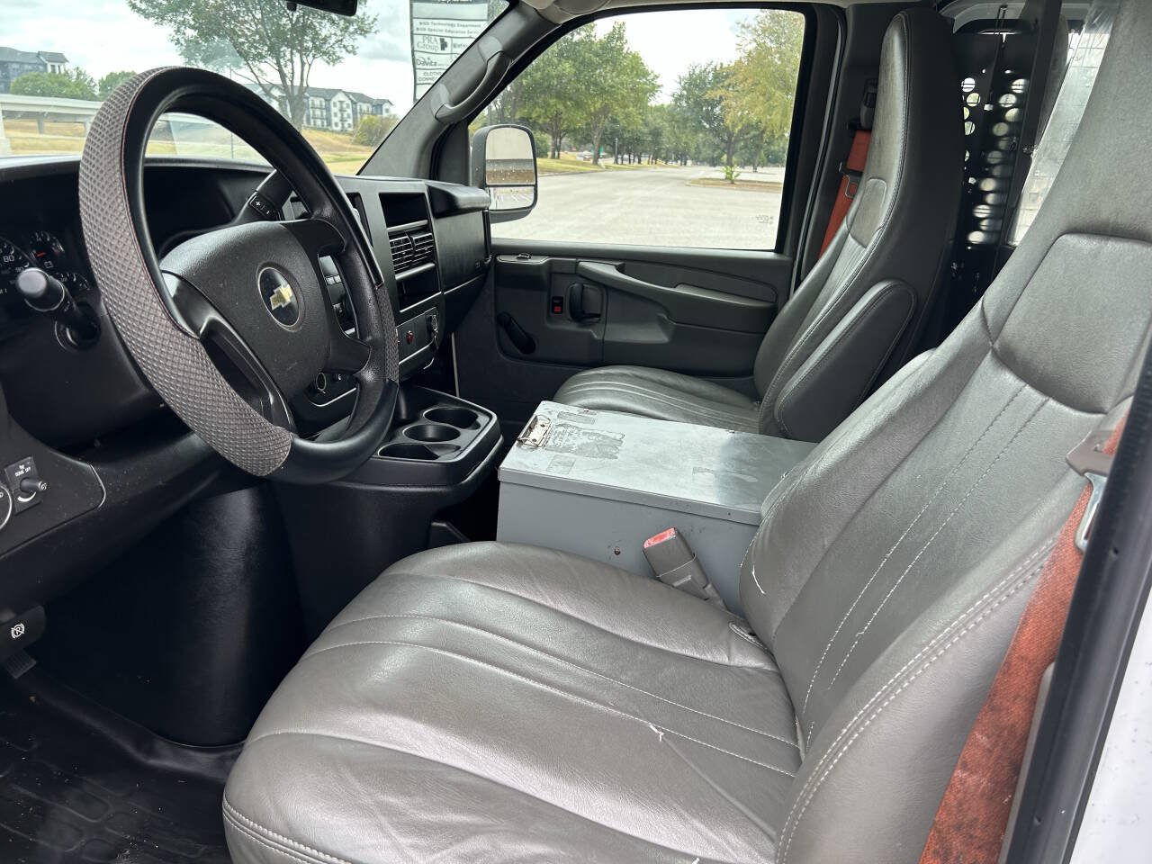 Used 2013 Chevrolet Express 2500 RWD image 10