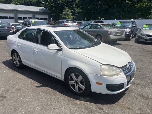 Used 2009 Volkswagen Jetta SEL FWD image 1