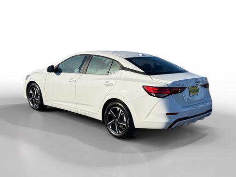 Used 2025 Nissan Sentra SV image 3