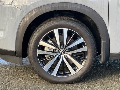 Used 2025 Nissan Pathfinder Platinum w/ Cargo Package image 36