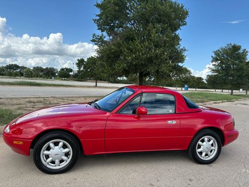 Used 1991 MAZDA MX-5 Miata RWD image 4
