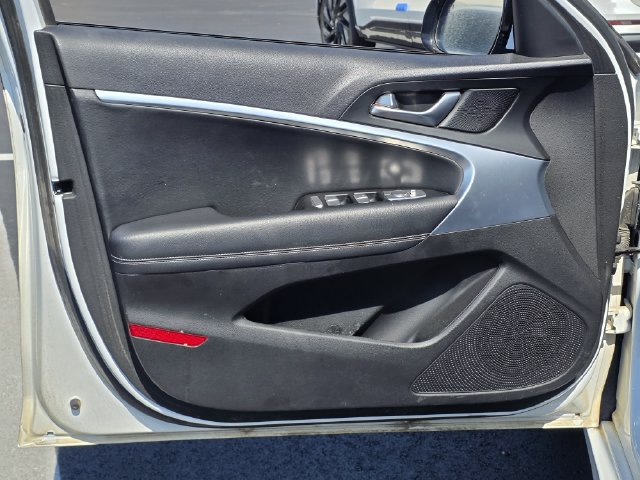 Used 2023 Genesis G70 2.0T RWD image 17