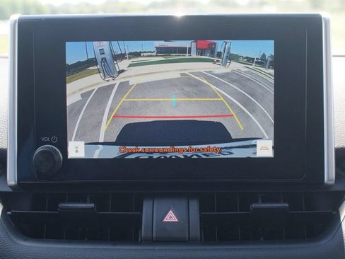 Used 2025 Toyota RAV4 XLE AWD/4WD image 7
