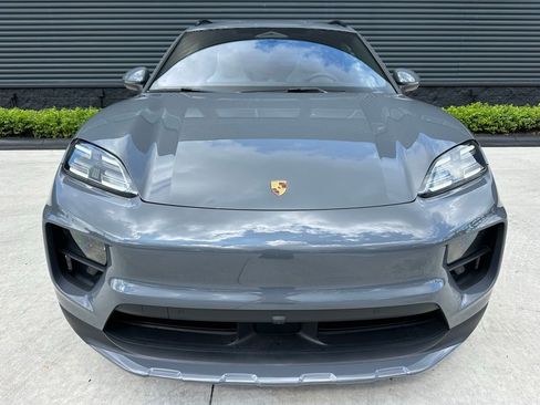 Used 2025 Porsche Macan 4 Electric image 8