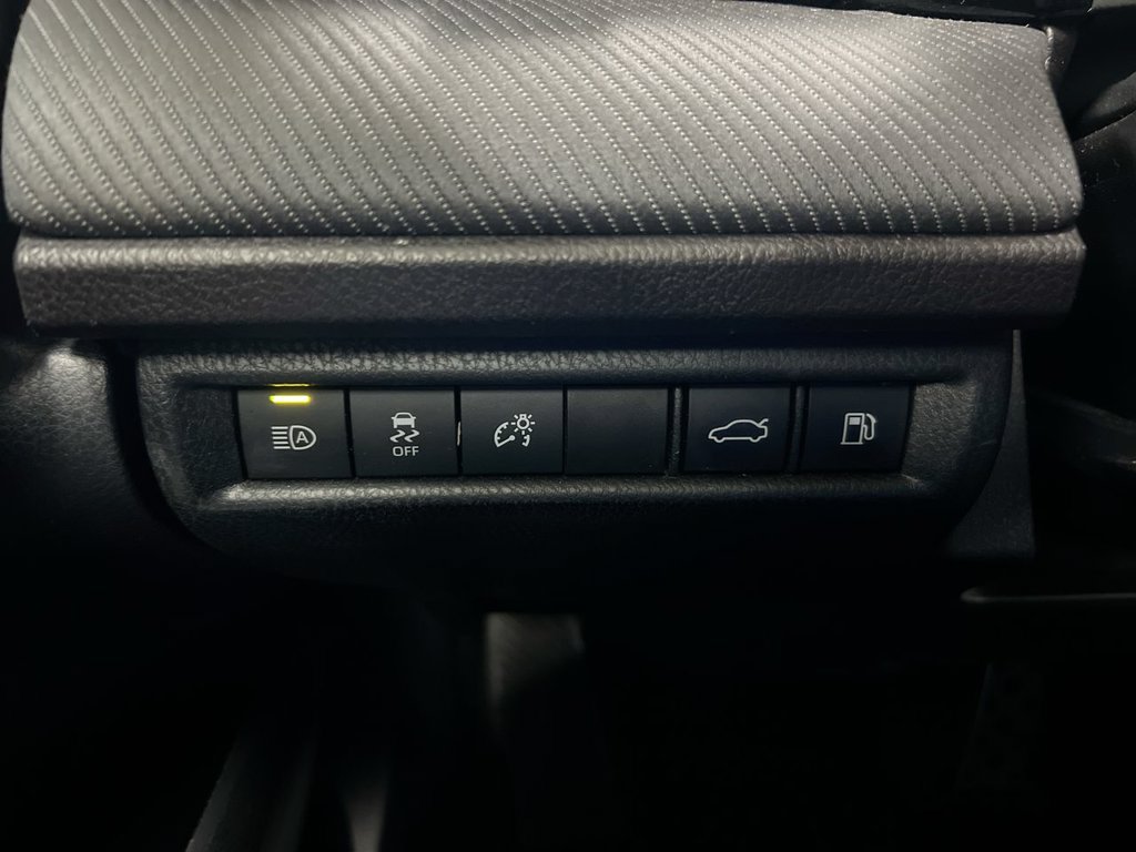 Used 2025 Toyota Camry SE FWD image 18