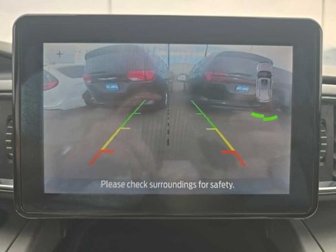 Used 2021 Ford Explorer XLT w/ Equipment Group 202A AWD/4WD image 20