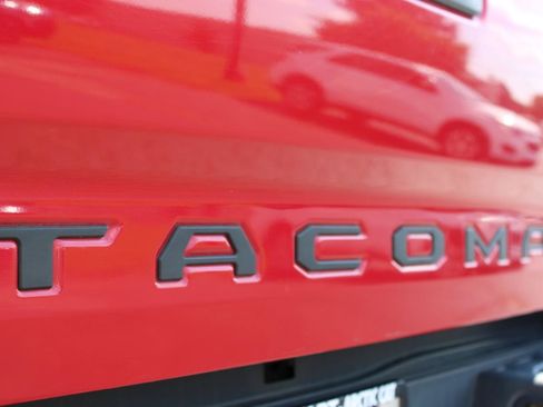Used 2017 Toyota Tacoma Limited w/ Tow Package AWD/4WD image 8