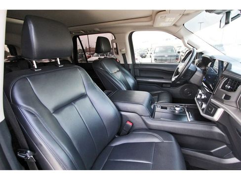 Used 2022 Ford Expedition XLT image 30