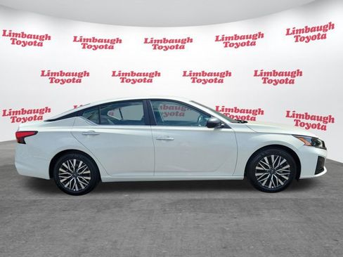 Used 2025 Nissan Altima 2.5 SV image 2