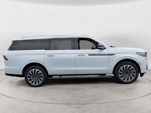 Used 2025 Lincoln Navigator L Black Label AWD/4WD image 2