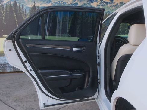 Used 2013 Chrysler 300 Motown image 34