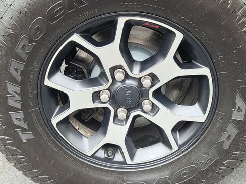 Used 2018 Jeep Wrangler Unlimited Rubicon AWD/4WD image 40