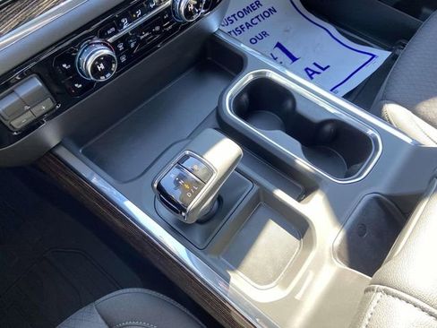 New 2025 GMC Sierra 1500 Elevation image 26