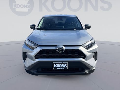 Used 2022 Toyota RAV4 LE image 11