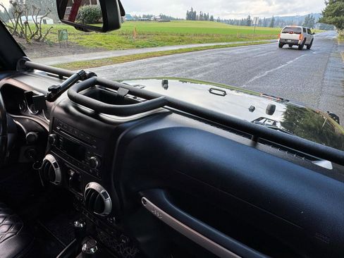 Used 2013 Jeep Wrangler Unlimited Rubicon w/ Dual Top Group image 17