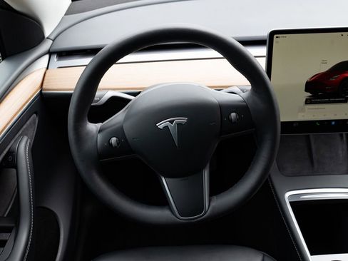 Used 2022 Tesla Model Y Long Range AWD/4WD image 11