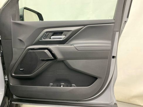 New 2025 Chevrolet Silverado EV LT image 11