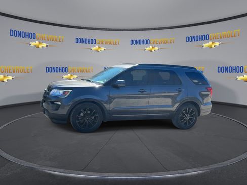 Used 2018 Ford Explorer XLT w/ Equipment Group 202A image 6