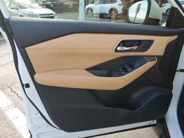Used 2023 Nissan Rogue Platinum w/ Platinum Premium Package FWD image 11