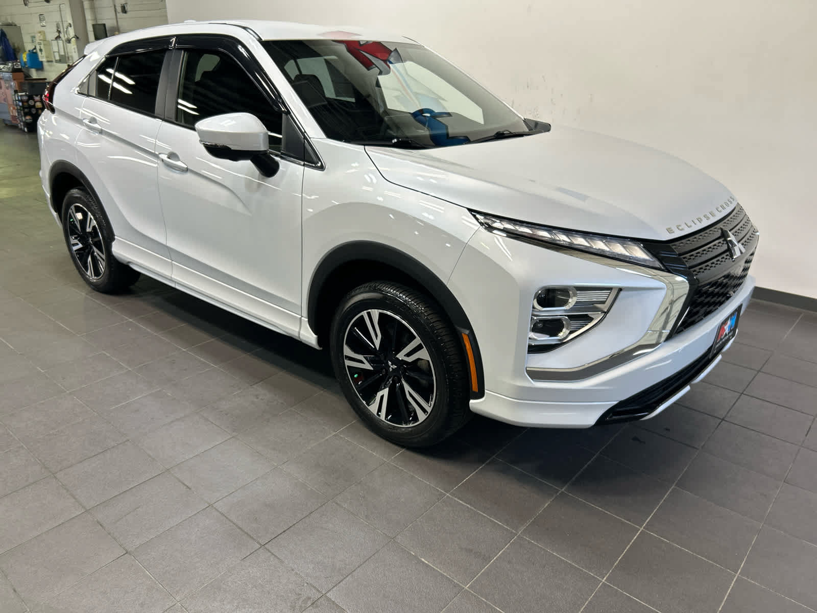Used 2024 Mitsubishi Eclipse Cross SEL AWD/4WD image 2