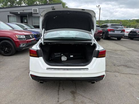 Used 2023 Nissan Altima 2.5 SR FWD image 11