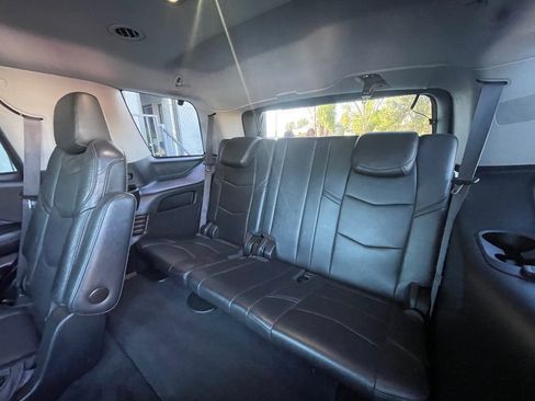 Used 2017 Cadillac Escalade 2WD image 16