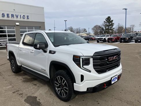 Used 2025 GMC Sierra 1500 AT4 w/ AT4 Premium Package AWD/4WD image 4