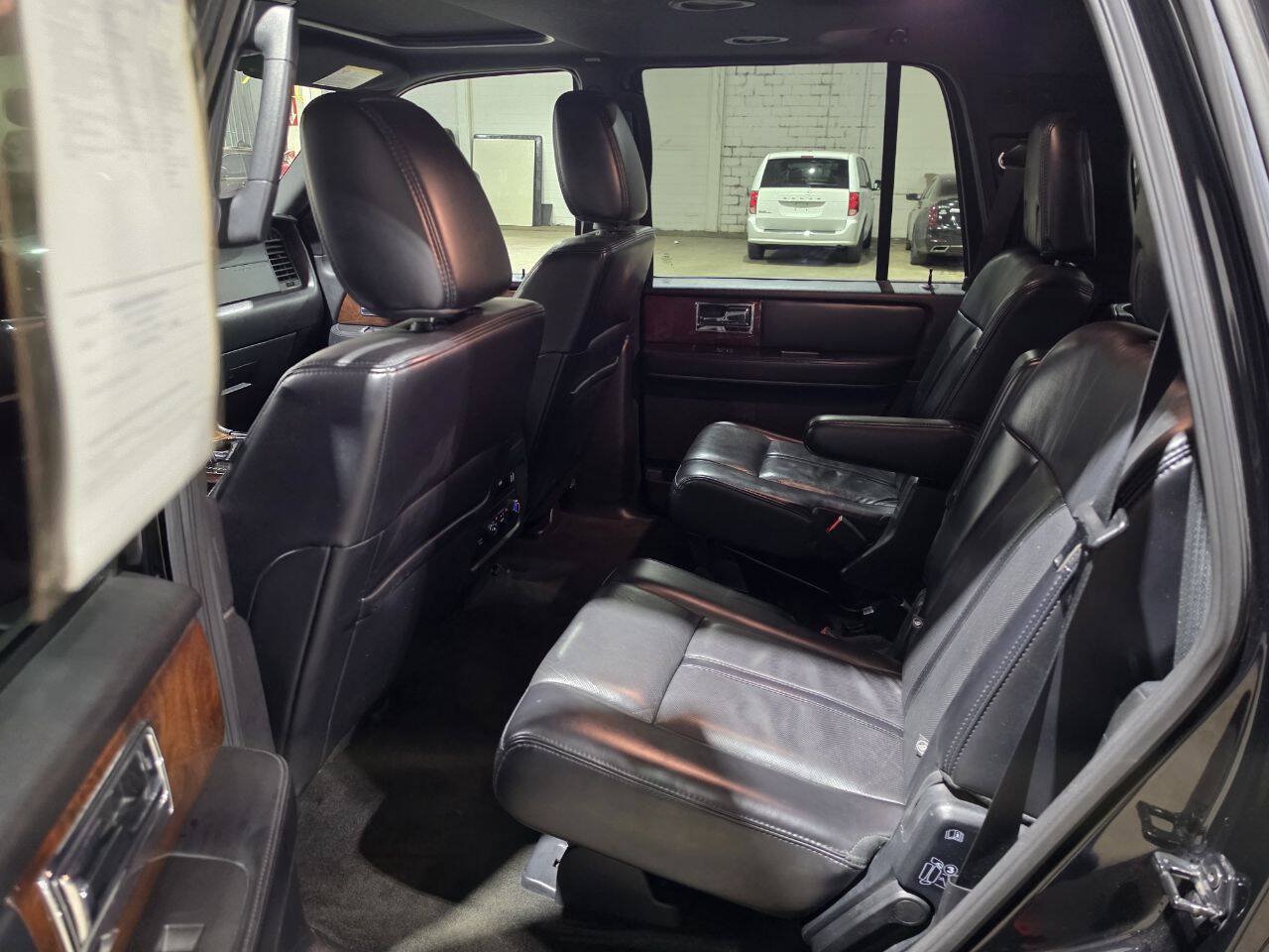 Used 2017 Lincoln Navigator Select AWD/4WD image 28