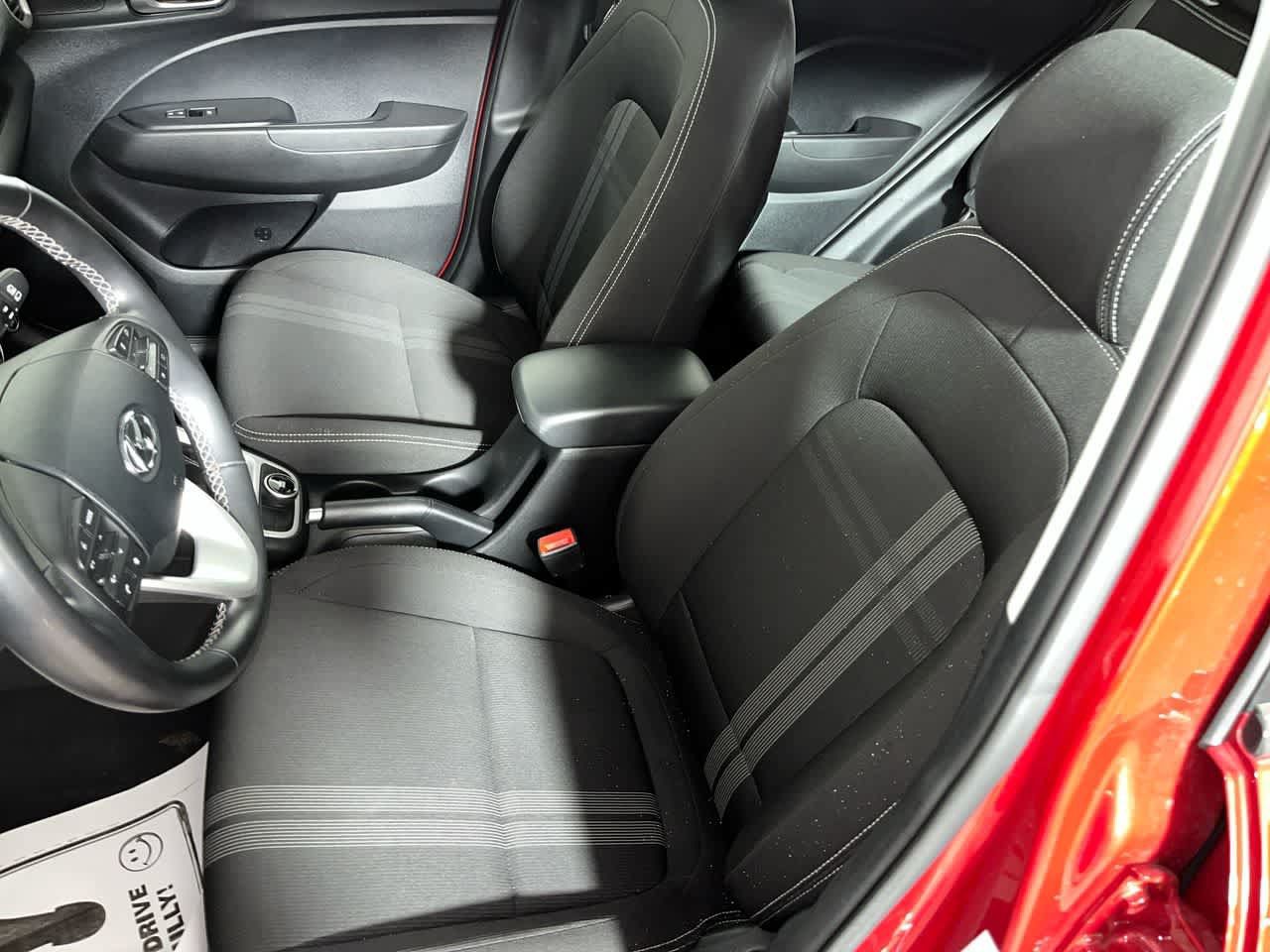 Used 2025 Hyundai Venue SEL FWD image 15