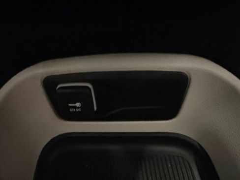 Used 2024 Chrysler Pacifica Touring-L FWD image 44