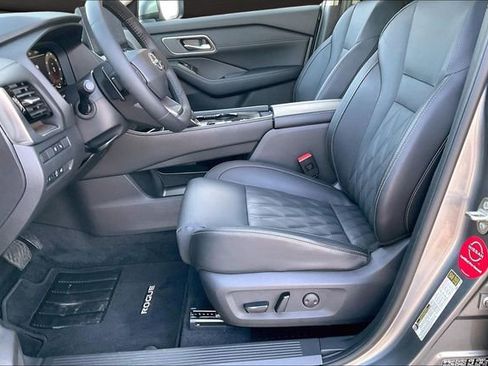 Certified 2025 Nissan Rogue Platinum w/ Platinum Premium Package FWD image 23