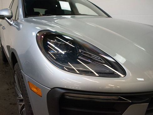 Certified 2026 Porsche Macan AWD/4WD image 12