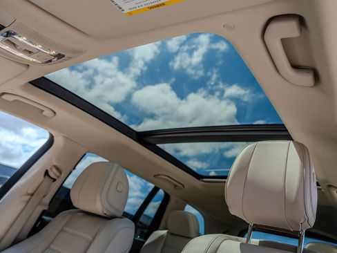 Used 2020 Mercedes-Benz GLS 450 4MATIC image 29