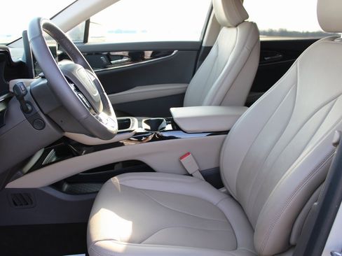 Used 2023 Lincoln Nautilus Reserve w/ Cargo Utility Package image 9