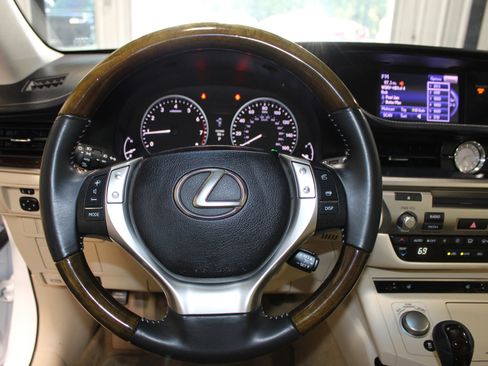 Used 2013 Lexus ES 350 w/ Premium Pkg FWD image 10