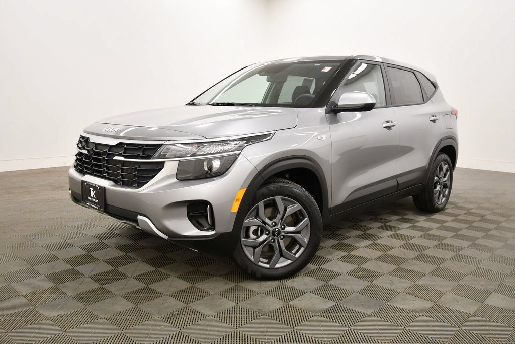 Used 2026 Kia Seltos LX AWD/4WD image 2